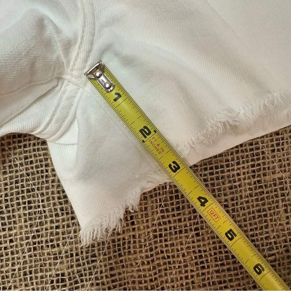 7 FOR ALL MANKIND‎ S-29 HIGH WAIST SHORT RAW HEM WHITE CUT OFF SHORTS 🤍